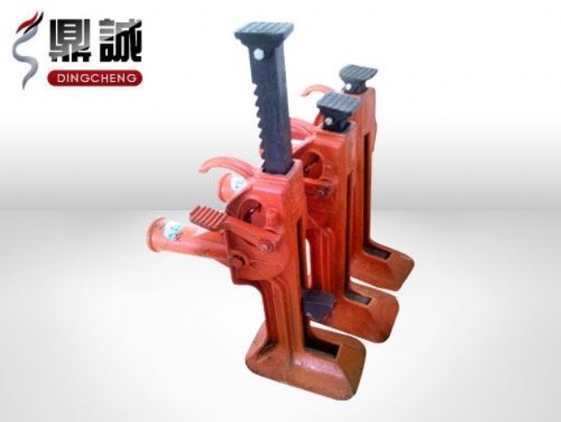 點(diǎn)擊查看詳細(xì)信息<br>標(biāo)題：齒條式起道機(jī) 閱讀次數(shù)：4071